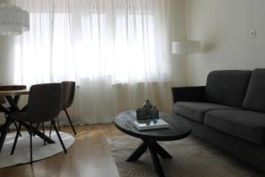 Zentral gelegene Wohnung im Erdgeschoss für 3 Personen - Küche, Waschmaschine, zwei Schlafzimmer