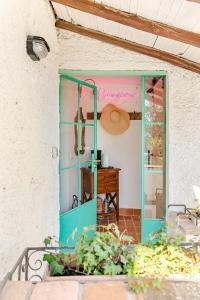 Summer Retreat Country Villa Jacuzzi & Garden