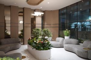 AeroLuxe Suite 5 min from Airport Premium Studio