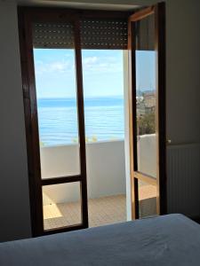 Apartment with sea view, beach and downtown nearby!