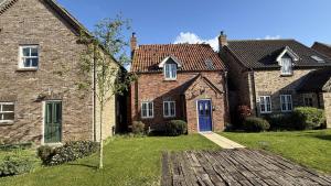 Wren Cottage - Part of the The Bay Filey Holiday Village with pool, gym and direct beach access, pub, restaurant, tennis and meadows walks