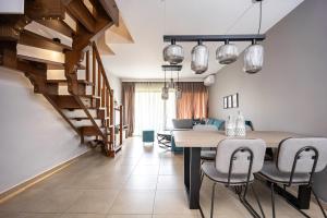 Charming Maisonette In Southern Suburbs