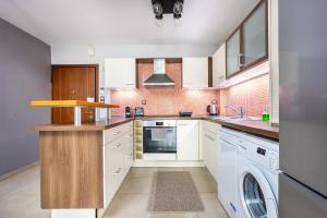 Charming Maisonette In Southern Suburbs
