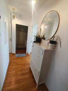 10min Paris F3 -2 bedroom- tout equipe, calme