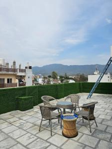 The Buddha House - Terrace & Dining Mountain Views