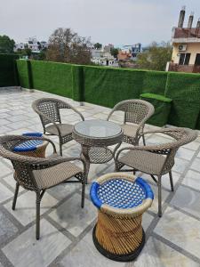 The Buddha House - Terrace & Dining Mountain Views