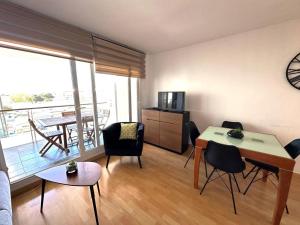 Bonito duplex con vistas piscina comunitaria AV 13