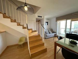 Bonito duplex con vistas piscina comunitaria AV 13