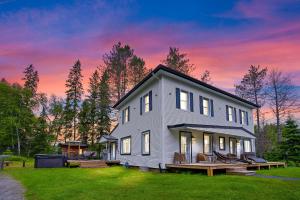 Domaine dexception, bord de rivière, plage privée, spacieux chalet pour grande famille ou entre amis - activités, spa 10 places