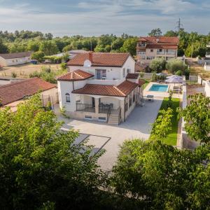 Ferienhaus Tatjana mit Pool
