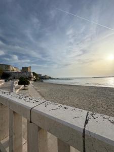 Elegante Appartamento Lungomare Kennedy