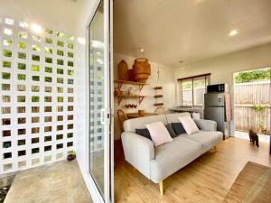 Cozy garden house near shops and Kamala beach