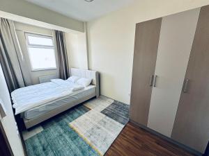Comfy apartment near central train station