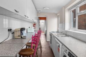 Stylish 3BR Victorian House | Garden, BBQ, Parking