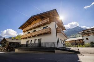 RIVERSIDE RAURIS APARTMENTS