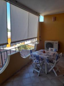 Casa Corallo Muravera Appartamento Centralissimo due camere letto cucina e soggiorno nuovo letto matrimoniale e singoli Aria condizionata Parcheggio interno Coperto ideale x 2 o 3 moto