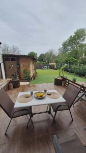 Glossy Messinian Escape - Apartment Cozy Yard