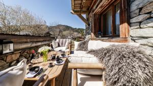 Luxury chalet - fireplace heated pool & sauna