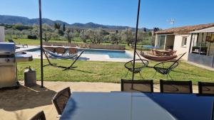 Villa à charleval en campagne avec piscine 14 couchages