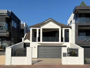 Seascape | Brighton Beachfront Retreat