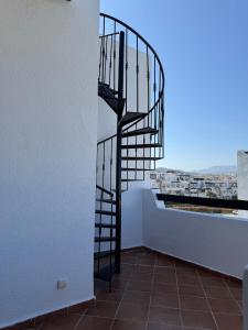 Sea View Penthouse with Rooftop Lounge