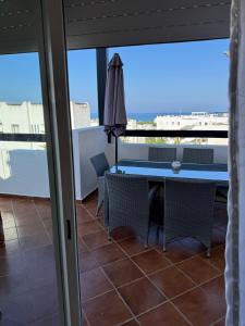 Sea View Penthouse with Rooftop Lounge