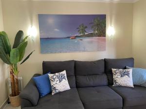 T2 with pool, 300m from the beach