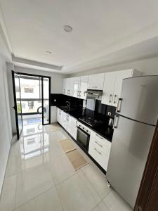 Lovely Apartment With Pool & Gym