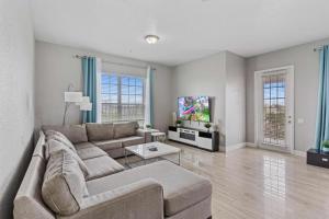 5048-407 Spacious Family Getaway with Balcony