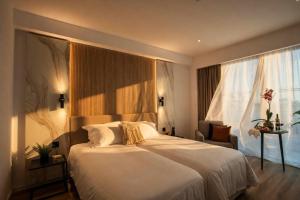 Cavo Maris Beach Hotel & Suites