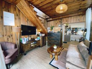 Nhà Nên Có Hai Người