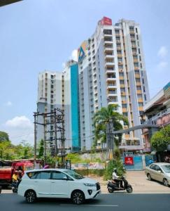 88 3 bhk Near lulumall