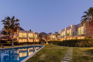 Modern 2BR Apartment with Pool Ares Yalıkavak