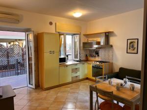 6 bed,Three bedroom apartment 100m from the sea in the heart of Tuscany