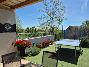 Villa Ivano&heated pool&sea view&football court&childrens playground