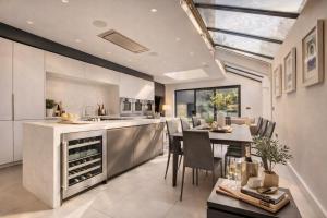 Ultra-Modern Holiday Home in Prime London