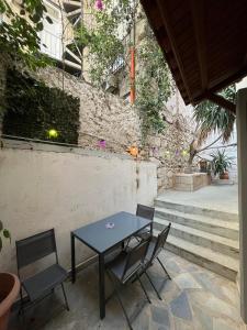 PLAKA Central Apartment