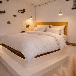 Charming garden apartment in a 1920s stone house