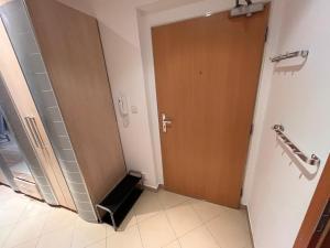 Quiet Prague 5 Apartment Park View & Free Parking