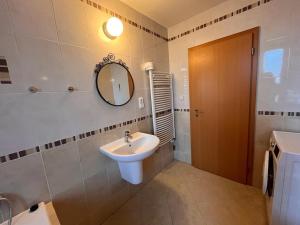 Quiet Prague 5 Apartment Park View & Free Parking