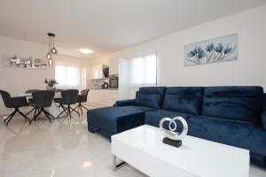 APARTMENT 2 Villa Stella Deluxe with a heated swimming pool, jacuzzi, sauna and BBQ