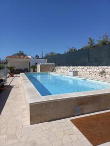 VILLA GROTTA AZZURRA con parcheggio privato e piscina