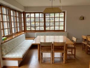 Lily of the Valley Forest Co-living & Music Lounge Self-Service Queen& 6PM Out