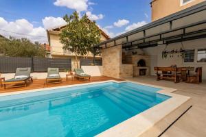 Apartman Relax s bazenom i vanjskim kominom - Zadar