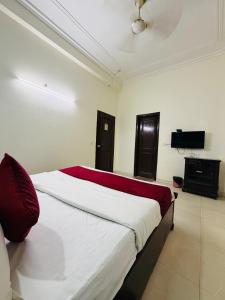 Hotel RS International Just Near New Delhi Railway Station And Connaught Place