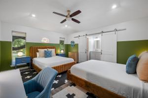 4BR Outdoor Dining with Game Room that Sleeps 12 and 15 min from DT