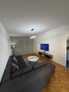 Modern 2BR Apartment Karpoš with Private Parking