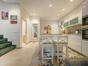 Central Marbella townhouse large solarium bbq