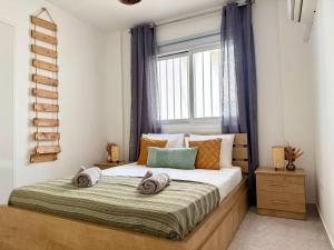 Coastal 2BR Apt in Mackenzie Steps from Beach