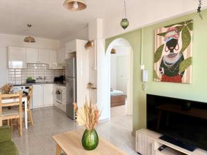Coastal 2BR Apt in Mackenzie Steps from Beach